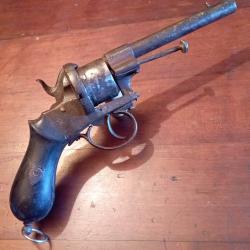 Gros revolver second empire pour officier Cal  9mm &agrave; broches , &agrave; restaurer