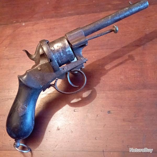 Gros revolver second empire pour officier Cal  9mm � broches , � restaurer