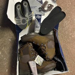 Chaussures HAIX  taille 43 neuves