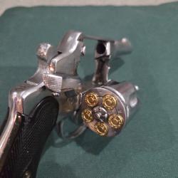 Revolver avec barillet basculant 32sw