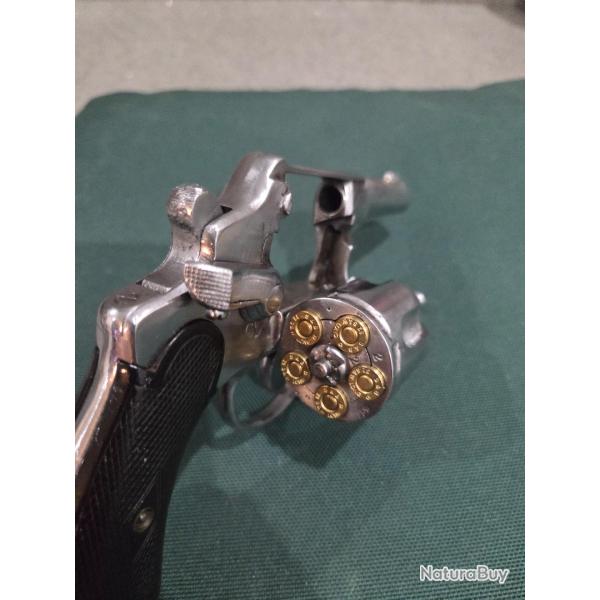 Revolver avec barillet basculant 32sw