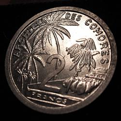 Iles Comores , piece de 2 francs de 1964  superbe (rare en l'&eacute;tat)