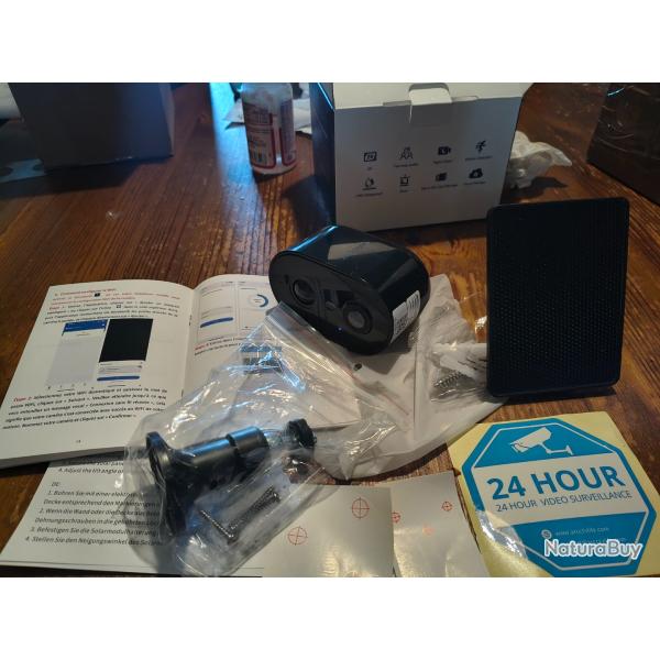 lot de 2 cam�ras comme neuve non install� rechargeable solaire avec accessoires et bo�te d'origine !