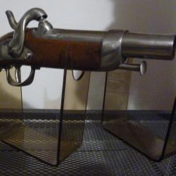PRESENTOIRS POUR COIFFURES ET  ARMES DE POING DE COLLECTION