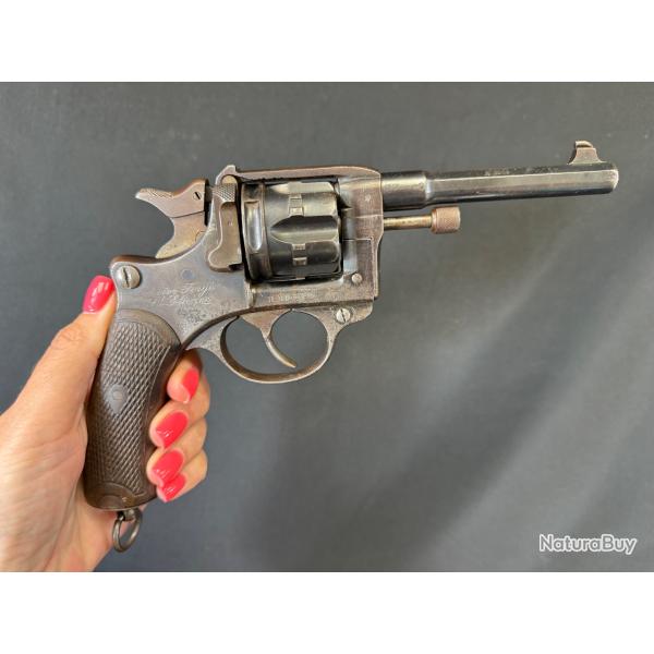 REVOLVER MOD�LE 1892  CIIL  d'ordonnance cal. 8mm92 num�ro de s�rie H10542