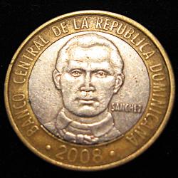 republique dominique  , piece de 5 pesos 2008 diametre  23mm bi-m&eacute;tal