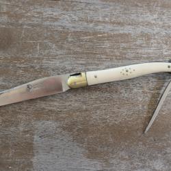 Couteau splendide Laguiole "BESSET &agrave; la t&ecirc;te de cheval". Neuf. Mouche forg&eacute;e. 2 pi&egrave;ces.13,5 cm ferm&eacute;