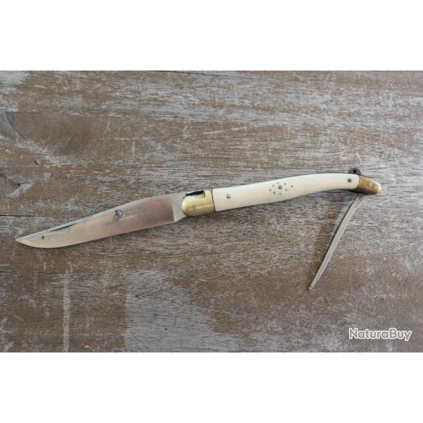 Couteau splendide Laguiole "BESSET � la t�te de cheval". Neuf. Mouche forg�e. 2 pi�ces.13,5 cm ferm�