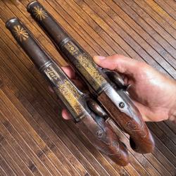 Superbe paire de pistolets de luxe &agrave; silex transform&eacute;s &agrave; percussion - Sign&eacute;s &laquo; Brunon &raquo; Or et Argent
