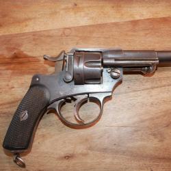 Revolver 1874 civil en 11mm73, il a &eacute;t&eacute; restaur&eacute; par le pass&eacute; (des pi&egrave;ces ont &eacute;t&eacute; remplac&eacute;es)