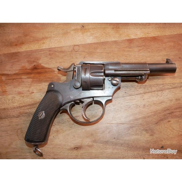 Revolver 1874 civil en 11mm73, il a �t� restaur� par le pass� (des pi�ces ont �t� remplac�es)