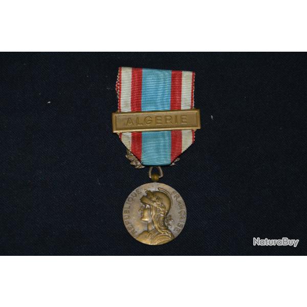 MEDAILLE COMMEMORATIVE D'AFRIQUE DU NORD-GUERRE ALGERIE