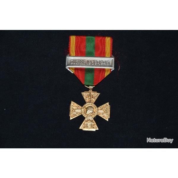 CROIX DU COMBATTANT VOLONTAIRE-AGRAFE GUERRE 1939-1945-