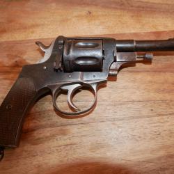 Revolver inspir&eacute; du NAGANT 1887 en 8mm92 &agrave; 7 coups