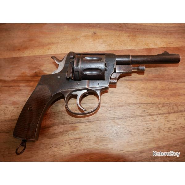 Revolver inspir� du NAGANT 1887 en 8mm92 � 7 coups