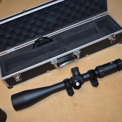 LUNETTE HAWKE SIDEWINDER 30SF 8-32X56 RET. 20X 1/2 MILDOT LUMINEUX AVEC COLLIERS &Oslash; 30 MM