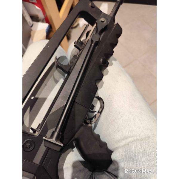 FAMAS F-1 CYBER GUN AEG