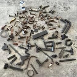 Lot de pi&egrave;ces diverses pour armes