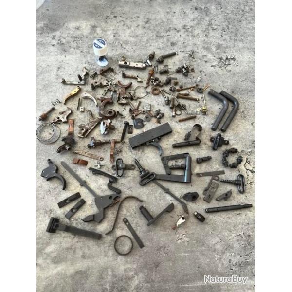 Lot de pi�ces diverses pour armes