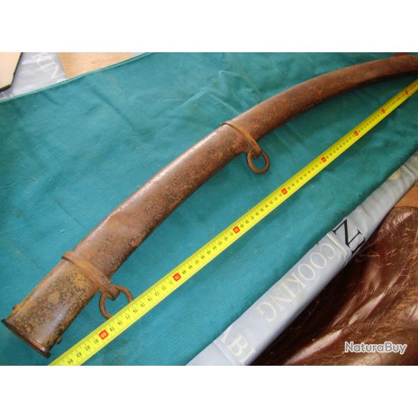 GROS ET LOURD FOURREAU DE SABRE COURBE