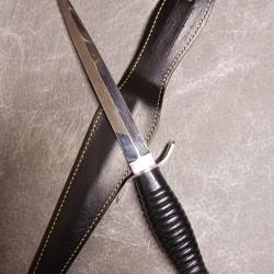 Couteau dague de parachutiste ou de lancer