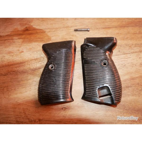 Paire de plaquettes de P38 en plastique s�rement apr�s guerre