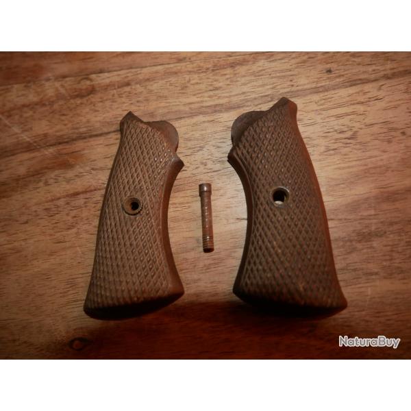 Paire de plaquettes de revolver � broche type 7mm en bois quadrill�