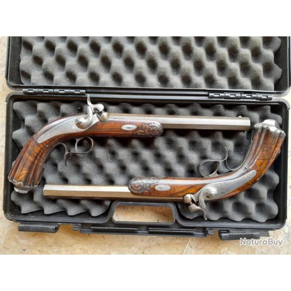 PAIRE DE PISTOLETS DE DUEL SIGNES AURY A SAINT ETIENNE.