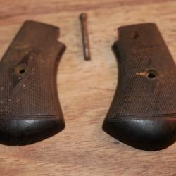 Paire de plaquettes de revolver BULLDOG en &eacute;b&egrave;ne avec leur vis