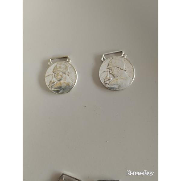 2 M�dailles oeuvres des sapeurs pompiers Fran�ais