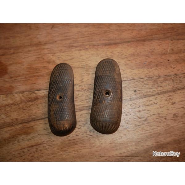 Paires de plaquettes de revolver type BOSSU grand mod�le en mat�riaux synth�tiques ancien