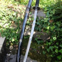 Katana Sabre de Samourai Lame Acier 440 Affut&eacute;e Reverse Tanto Tsuba M&eacute;tal Etui Bois Verni
