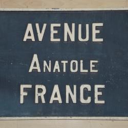 PLAQUE DE L'AVENUE ANATOLE FRANCE- FONTE D'ALUMINIUM-URBANISME ANNES 1940/1950