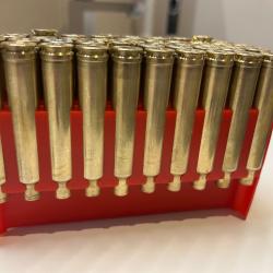 50 &Eacute;tuis 300 weatherby magnum recharg&eacute;es une fois d&eacute;j&agrave; nettoy&eacute;es.