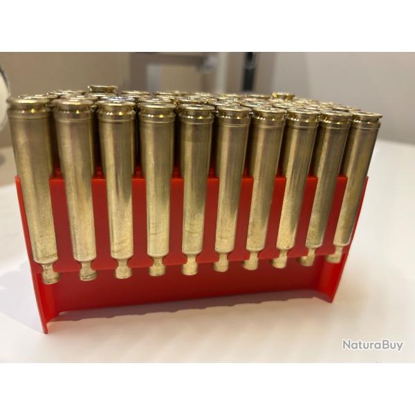 50 �tuis 300 weatherby magnum recharg�es une fois d�j� nettoy�es.