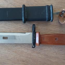 Belle ba&iuml;onnette AKM KALASHNIKOV - RDA - fourreau au m&ecirc;me num&eacute;ro