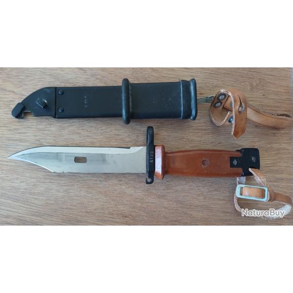 Belle ba�onnette AKM KALASHNIKOV - RDA - fourreau au m�me num�ro