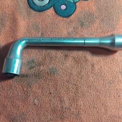 Cl&eacute; &agrave; pipe de 24
