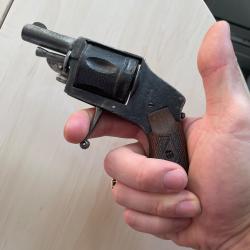 Revolver hammerless 8mm92 cat&eacute;gorie D