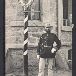 Carte postale Gendarme Allemand au Poteau Fronti&egrave;re -N&deg;8379
