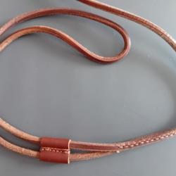 Belle laisse de pr&eacute;sentation en cuir rond - Coutures soign&eacute;es