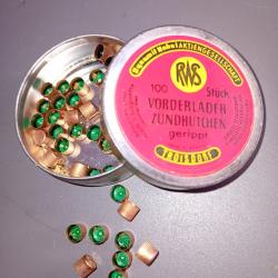 63 amorces RWS  cannel&eacute;es pour armes &agrave; poudre noire dans leur boite d'origine.