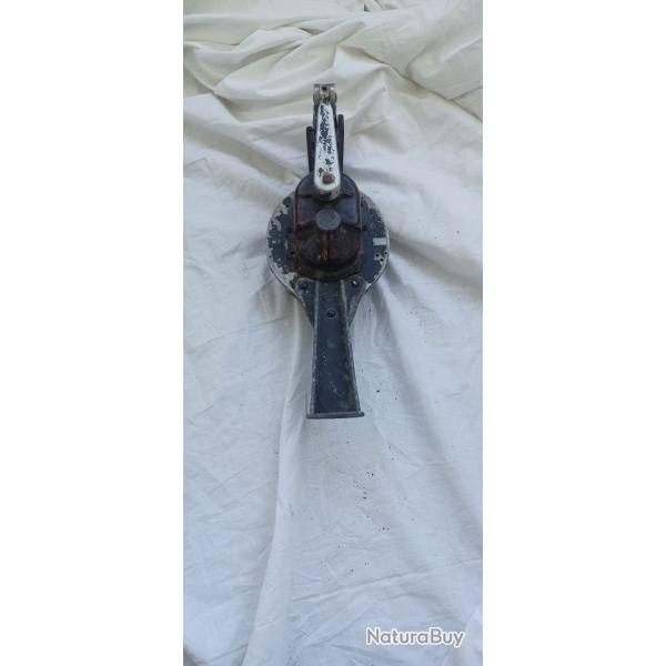 Sir�ne d'alerte allemande militaire r�glementaire d 'origine WWI ;WWII Alerte d'attaques diverses