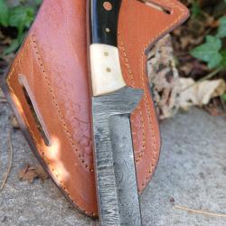 Couteau Skinner Lame Rasoir Acier Damas 256 Couches Manche Os/Corne Beau Etui Cuir Fabric Artisanale