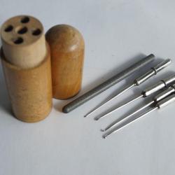 4 Crochets &agrave; dentelle &Eacute;tui bois