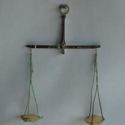 Petite Balance de pr&eacute;cision &agrave; fl&eacute;au
