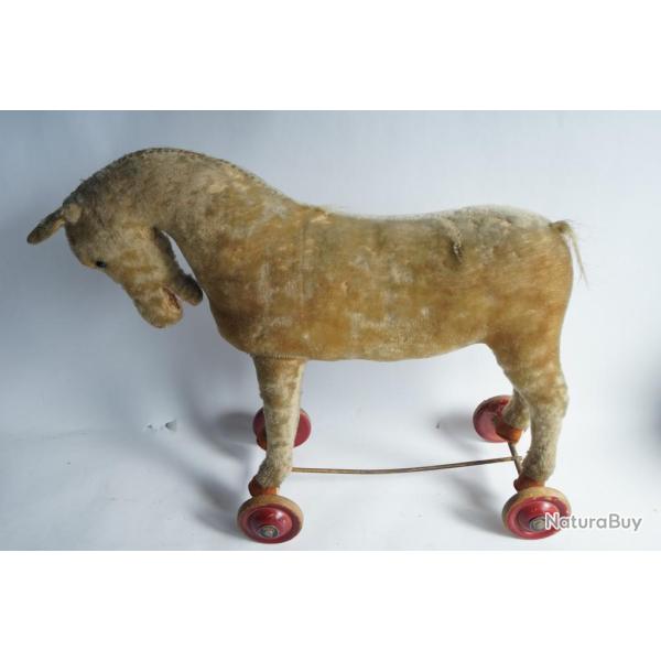 Ancien jouet � tirer Cheval mohair