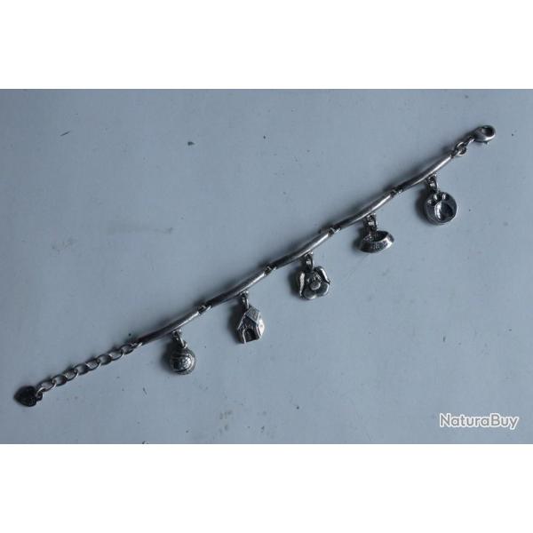 Bracelet de cr�ateur Lili la pie Breloques chien m�dor