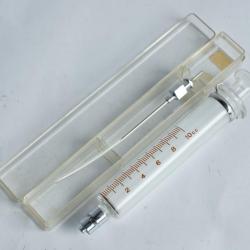 Ancienne seringue m&eacute;dicale verre chirurgie