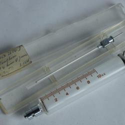 Ancienne seringue m&eacute;dicale verre chirurgie